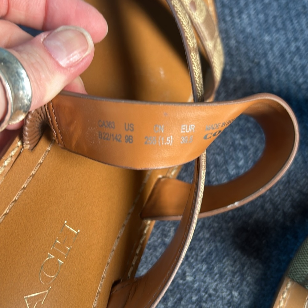 Coach Harlan signature sandal size 9 - Picture 3 of 7